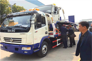 深圳汽车道路救援拖车价格